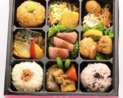 福岡市高級弁当配達法事 ローストビーフ&さば塩焼き&唐揚げの9升弁当 ¥1,350(税込)